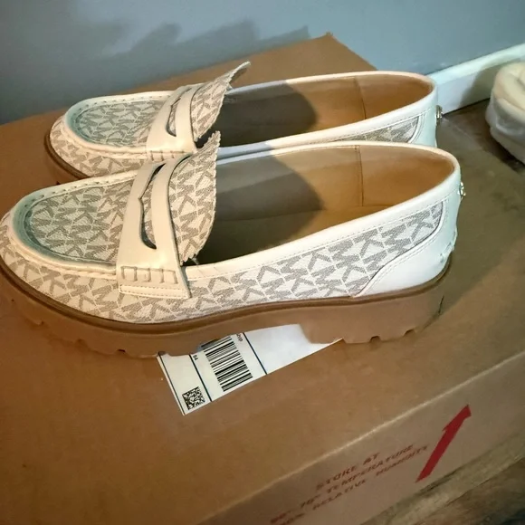 Michael Kors Women's Gray Patterned Flats - Picture 3 of 4